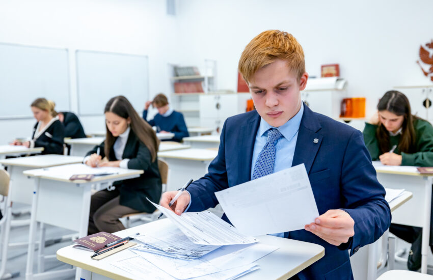 Столичные выпускники повторно напишут контрольные работы в форме ЕГЭ