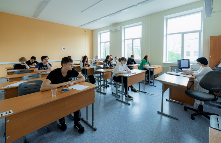 Столичные девятиклассники написали тренировочный ОГЭ по математике
