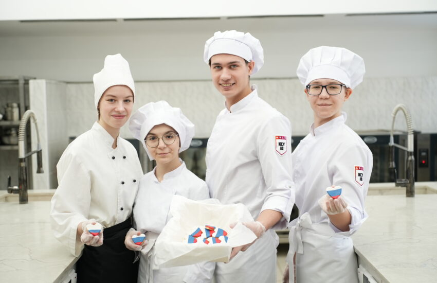 Студенты столичных колледжей отправили гуманитарную помощь участникам СВО перед 23 февраля