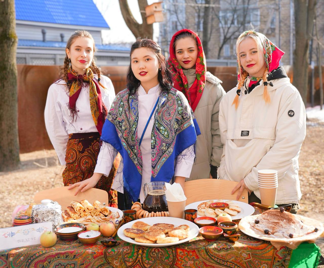 Студенты столичных колледжей научат москвичей готовить блины на Масленицу