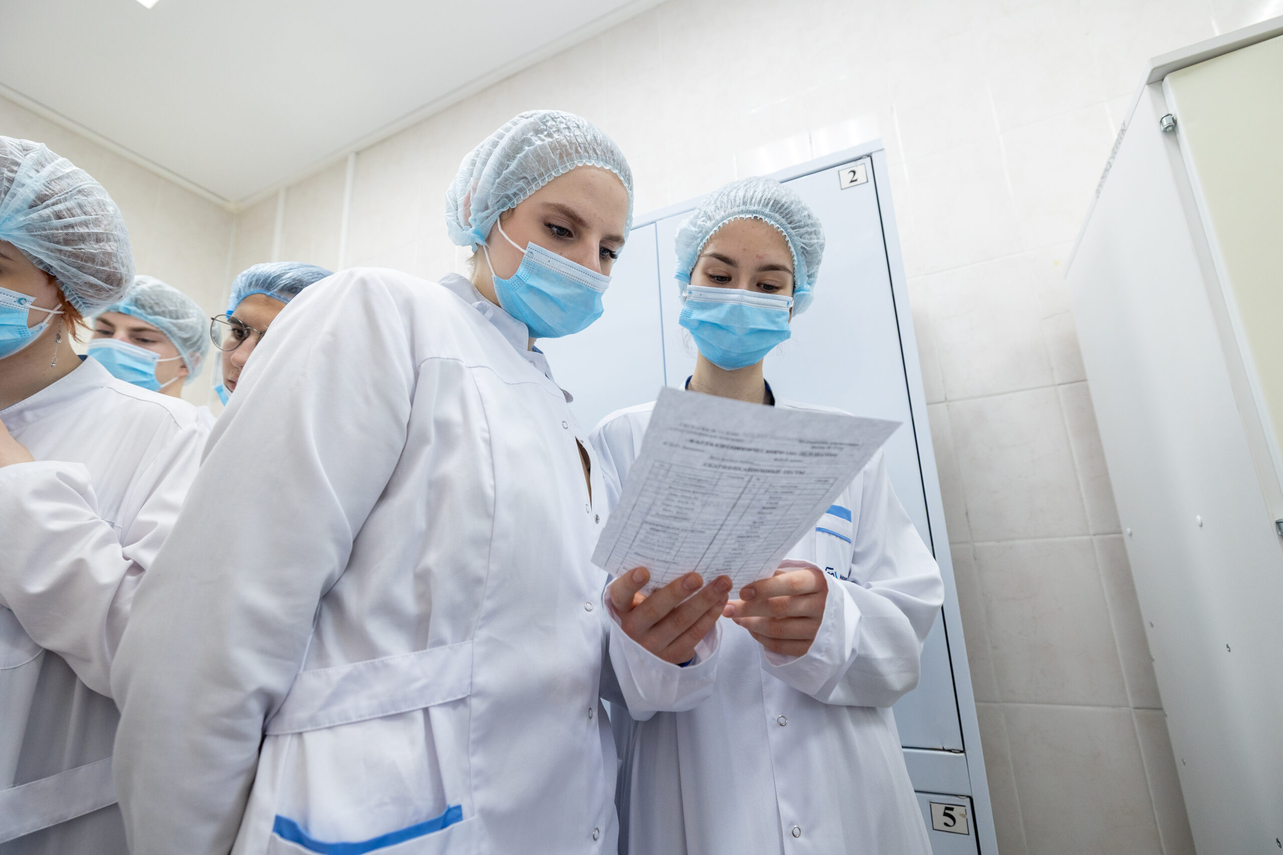 Ученики медицинских классов встретились с директором центра «Больница 52»