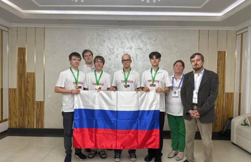 Школьники российской сборной взяли 4 золота на Международной олимпиаде по биологии и принесли команде абсолютную победу