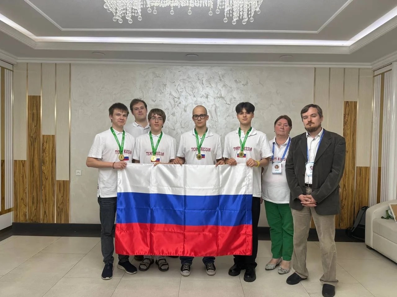 Школьники российской сборной взяли 4 золота на Международной олимпиаде по биологии и принесли команде абсолютную победу