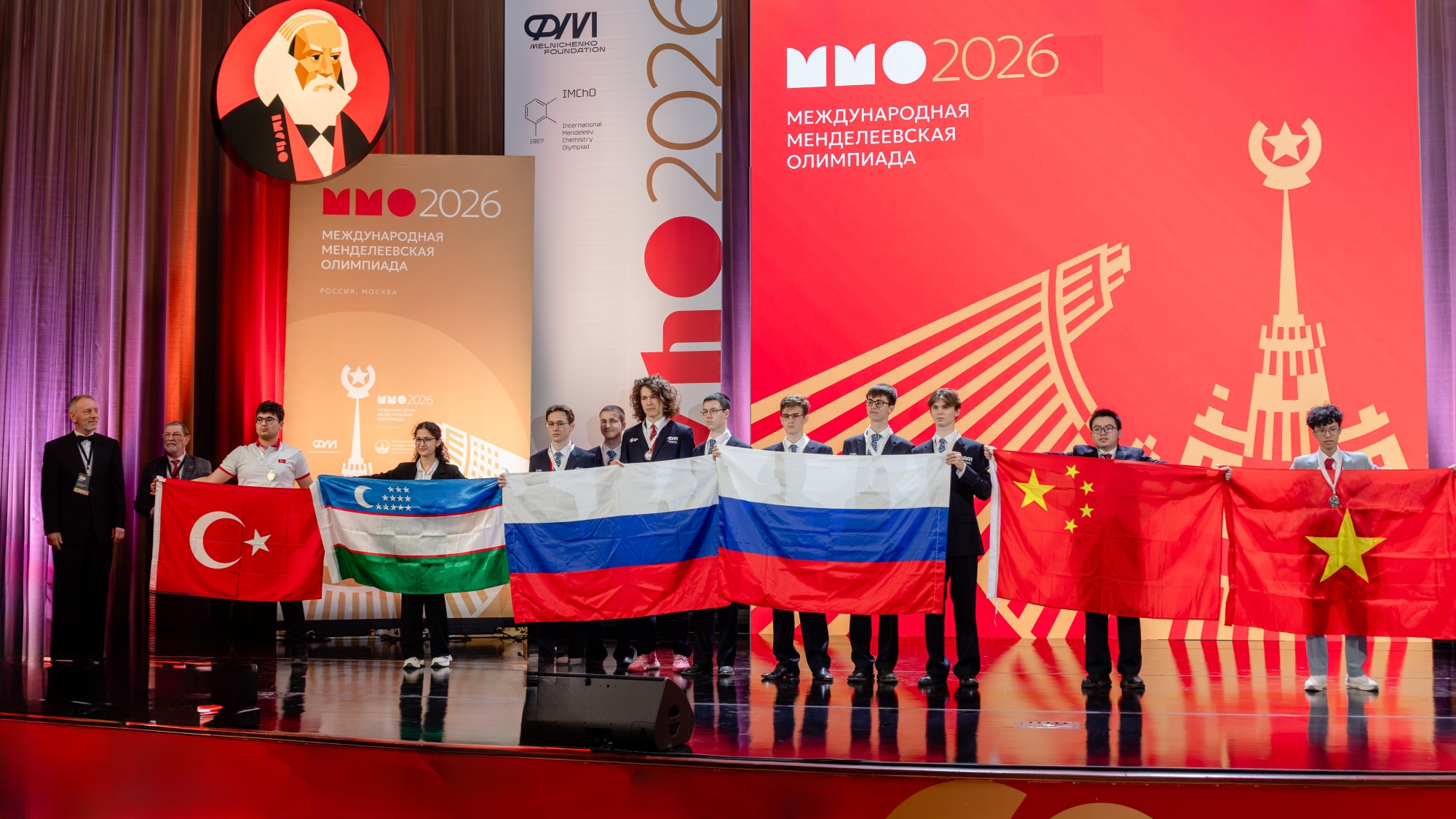 Россия стала лучшей на 60-й Международной Менделеевской олимпиаде школьников по химии, завоевав 7 золотых медалей из 16 возможных