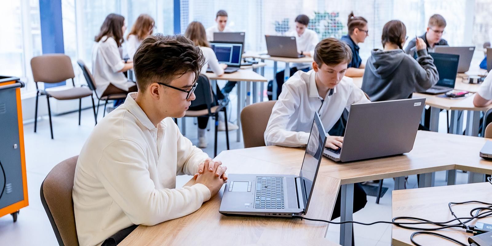 Более 600 тысяч московских школьников напишут всероссийские проверочные работы