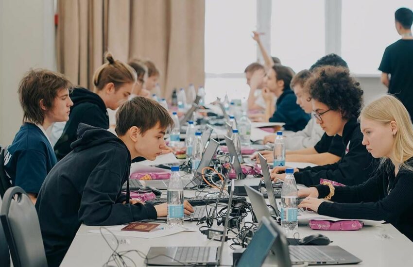 Московские школьники завоевали три золотые медали на международном турнире по информатике