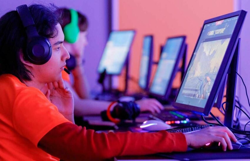 Тренировка стратегического мышления: почти две тысячи столичных школьников занимаются в кружках и секциях по киберспорту