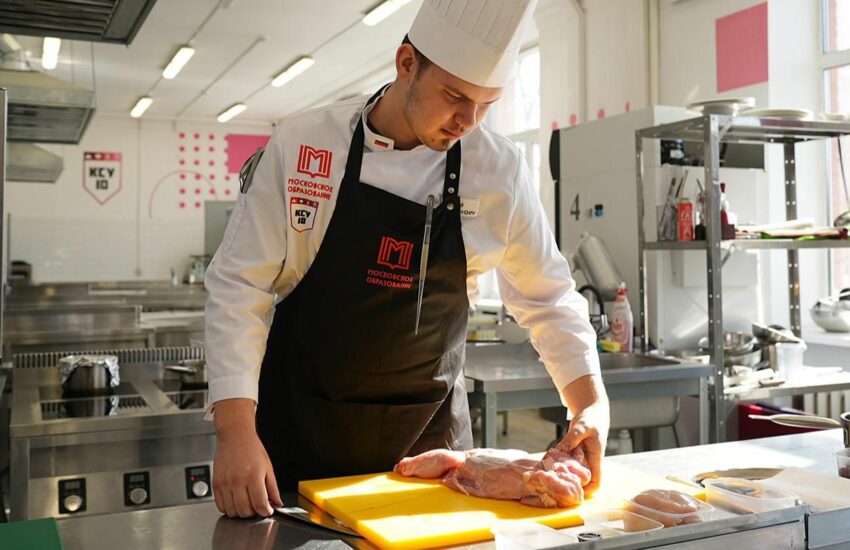 Студенты московского колледжа заняли второе место в полуфинале всероссийского кулинарного чемпионата