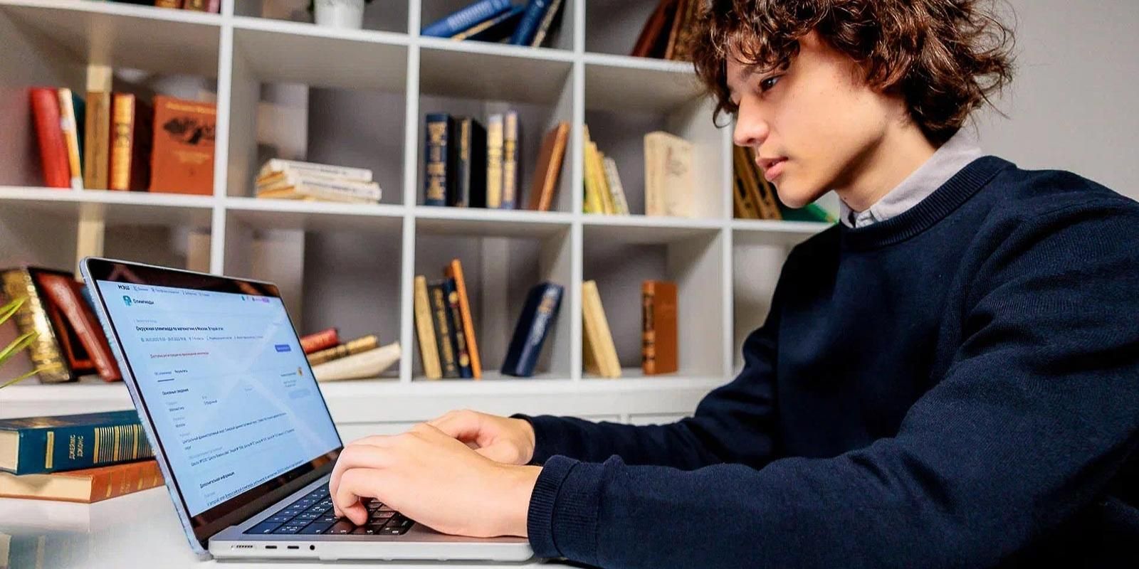 Летающая тарелка и метеорит: в «МЭШ» обновили подарки ко Дню космонавтики